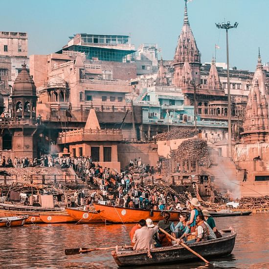 A image of diffrent temples around the Ghats of Triveni Sangam