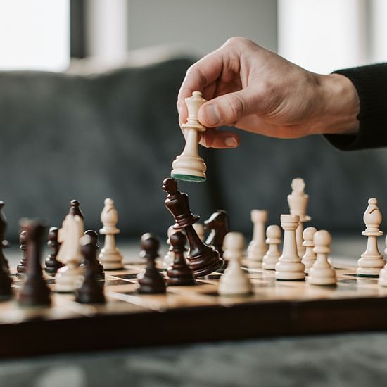 Image of a chess board and a hand