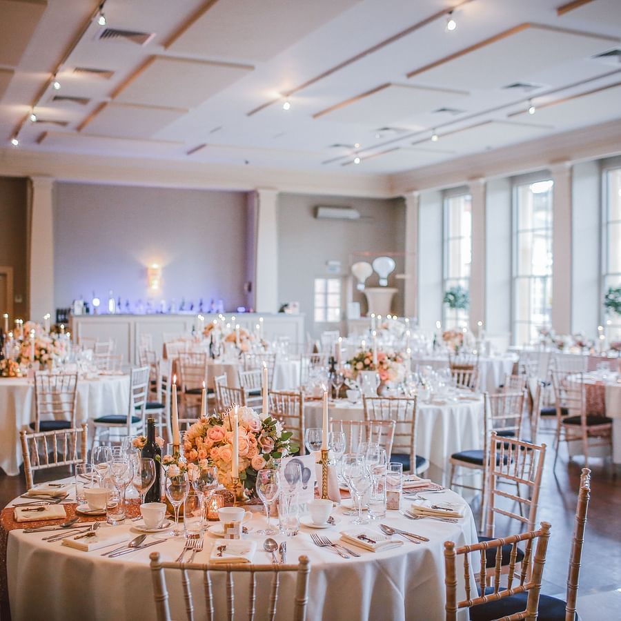 a banquet hall with tables and chairs decorated for an event