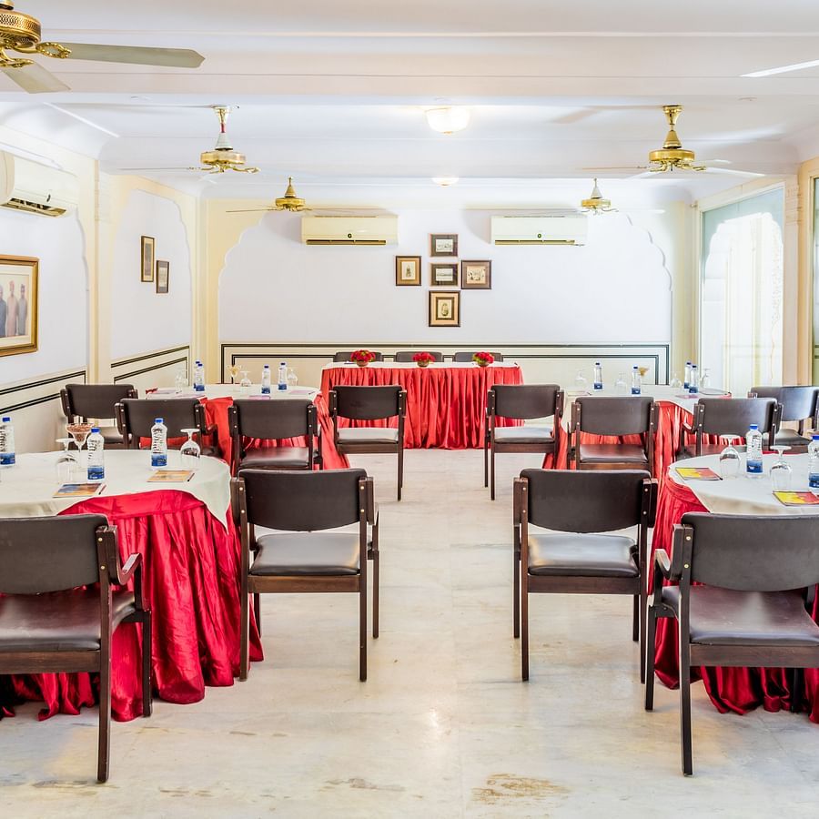 Round table seating arrangements in the banquet hall - Mandawa Haveli, Jaipur