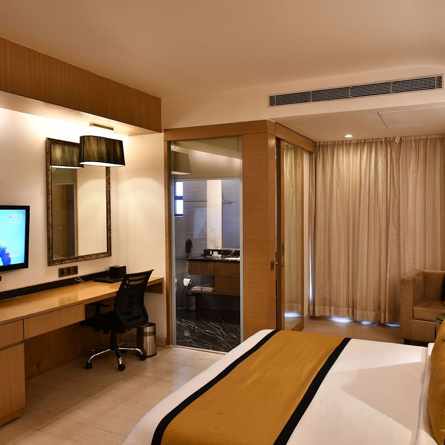 8 ROOMS