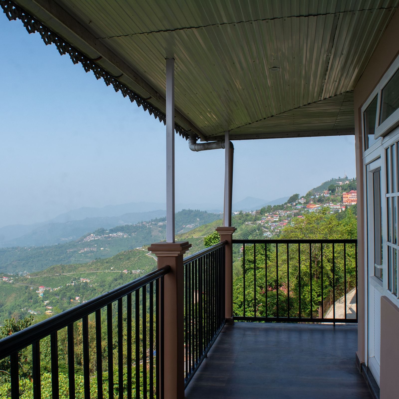 A facade image of a balcony - Avianna Windy House Wellness Retreat & Spa