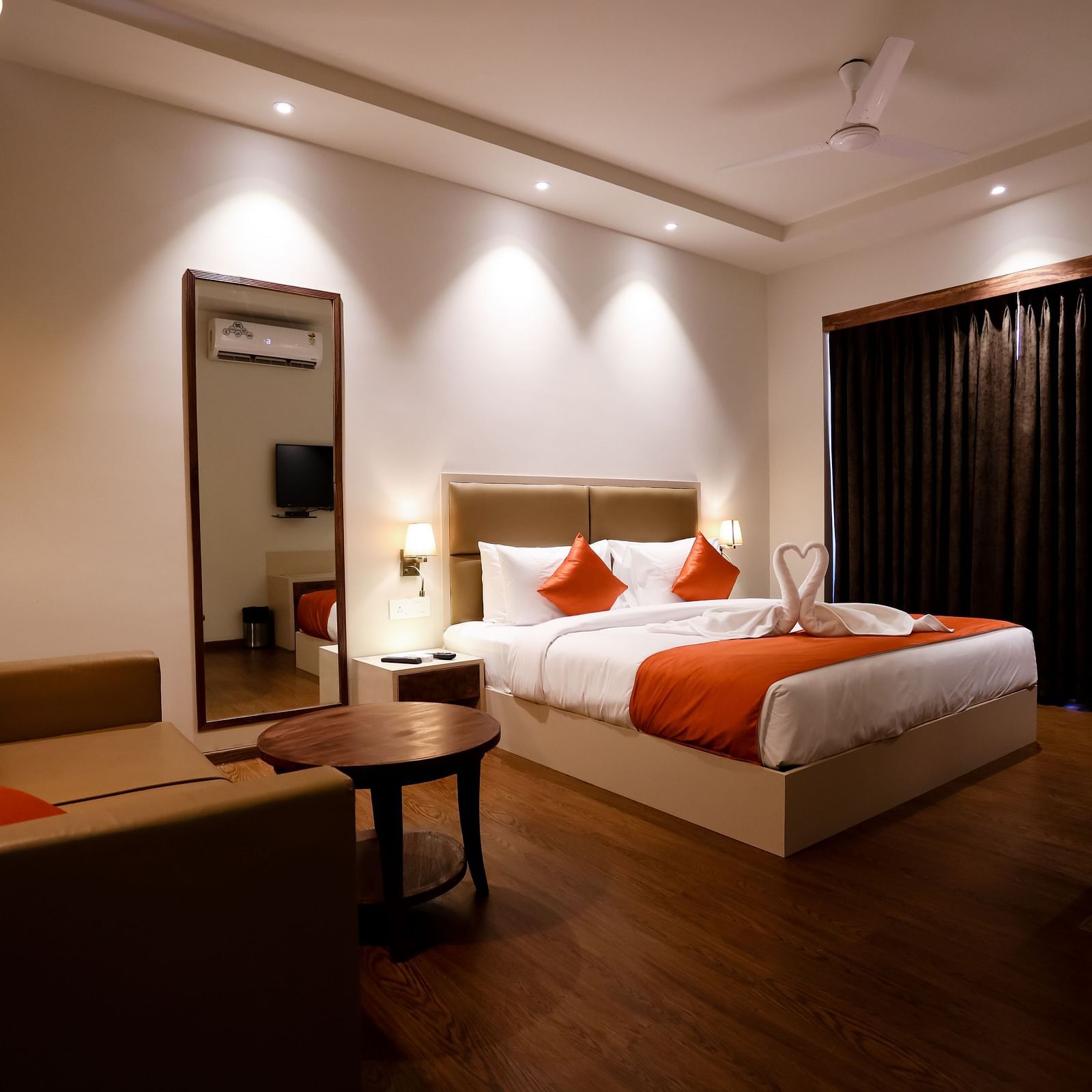 Image of a room with a bed and a mirror beside it at Calux Grand Baga.