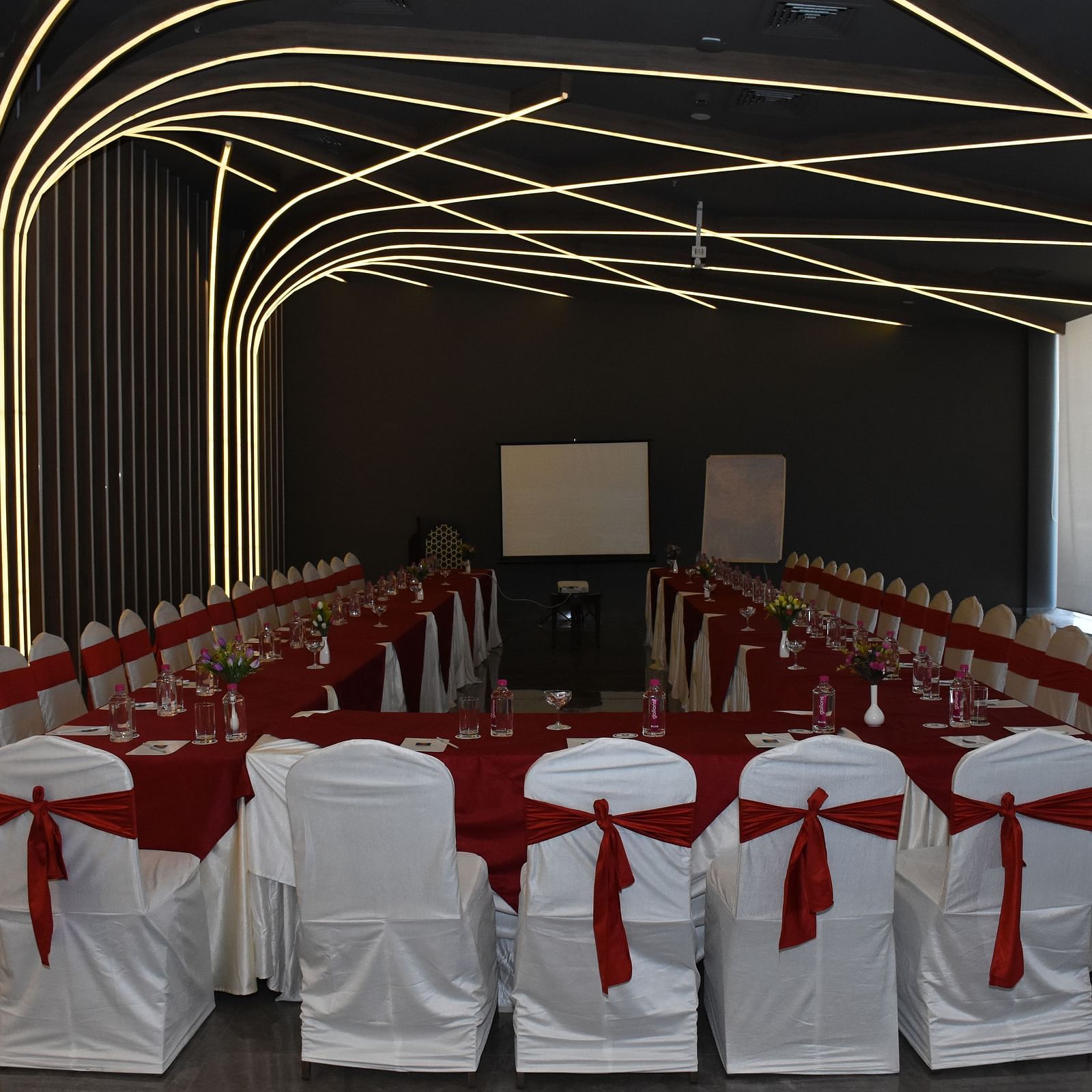banquet hall at the comfort inn sapphire, jaipur