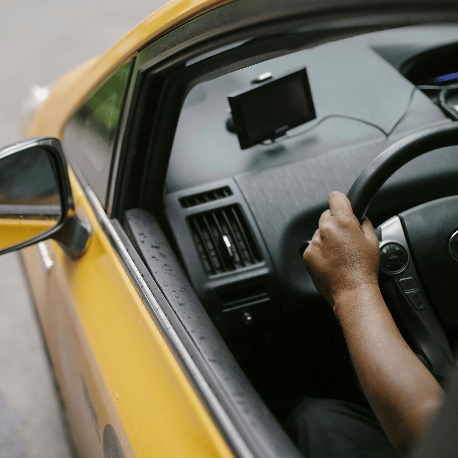 pexels-tim-samuel-5834947