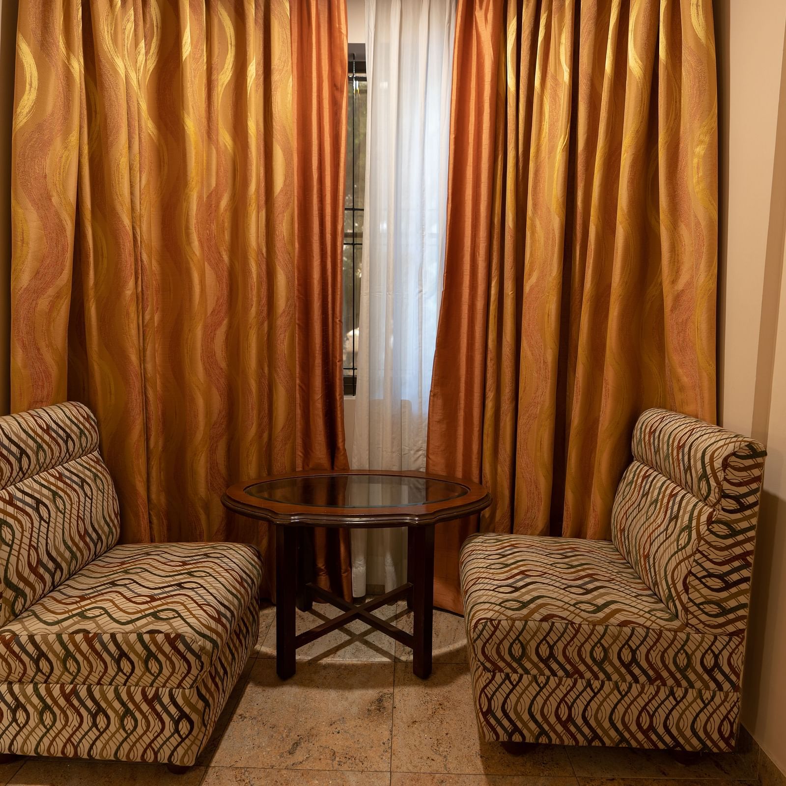 A comfortable seating area in the Executive Room at Hotel Pai Viceroy Jayanagar with a coffe table
