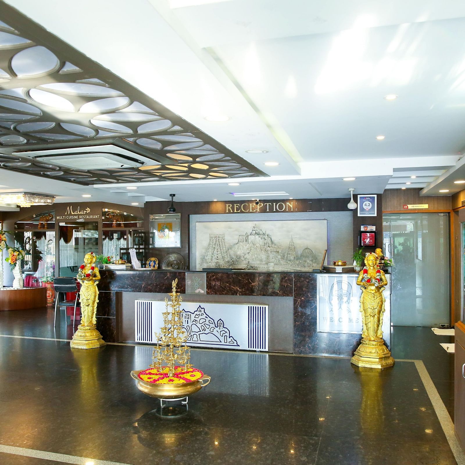 LOBBY PHOTO-min