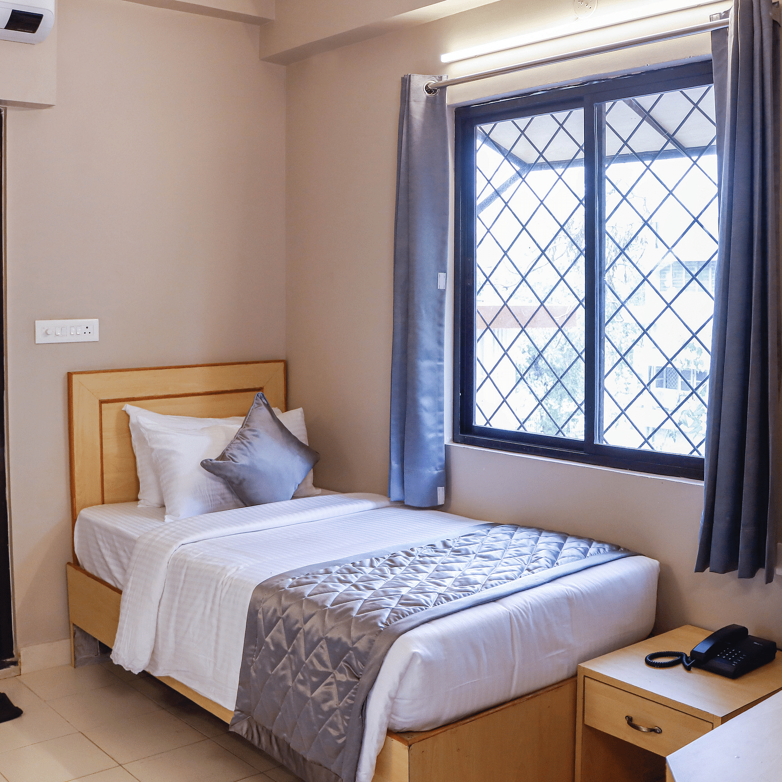 a single size bed of Budget Single Room at Hotel Vinayaga, Tiruppur