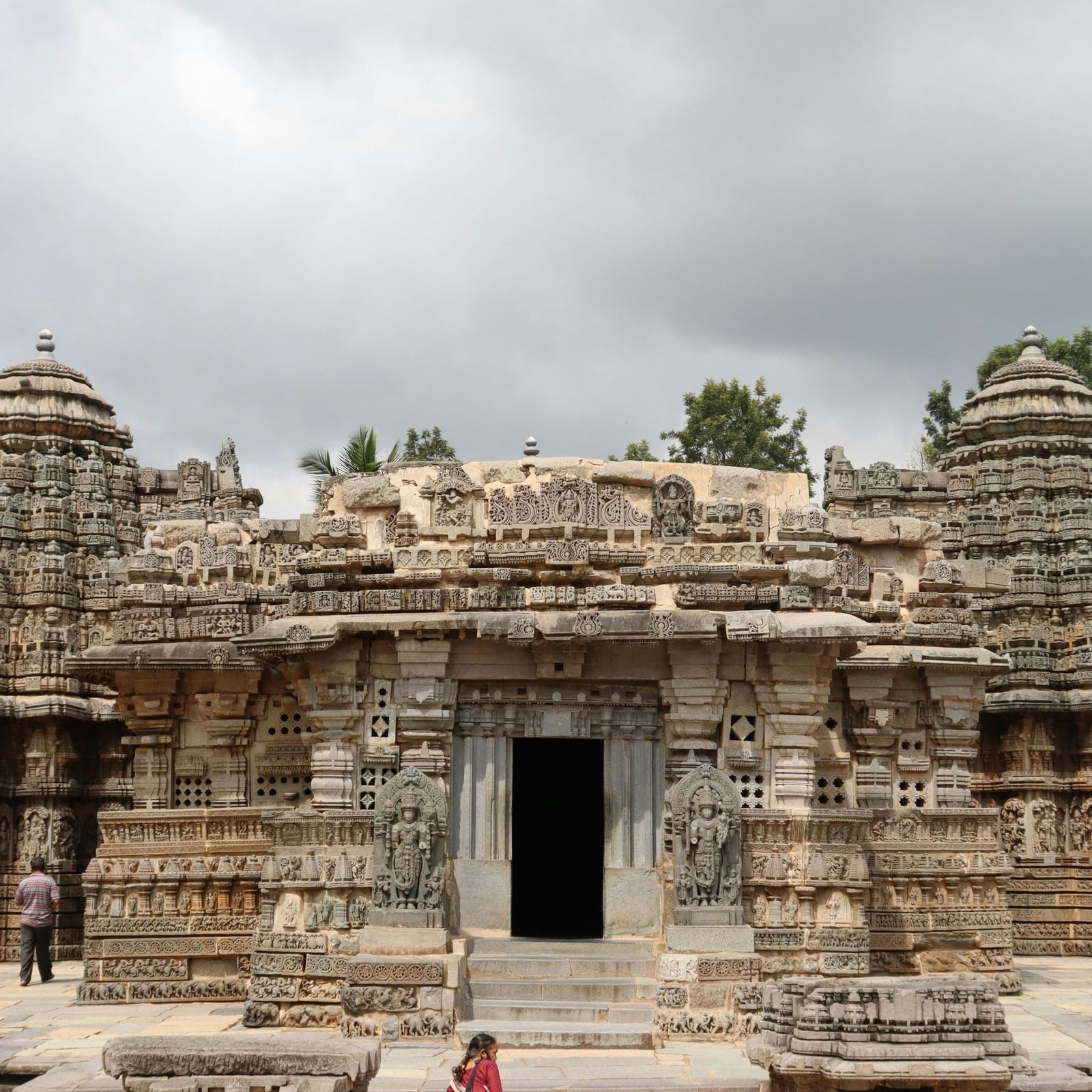 An image of Chennakesava Temple which showcases a magnificent architecture that attracts visitors across the world