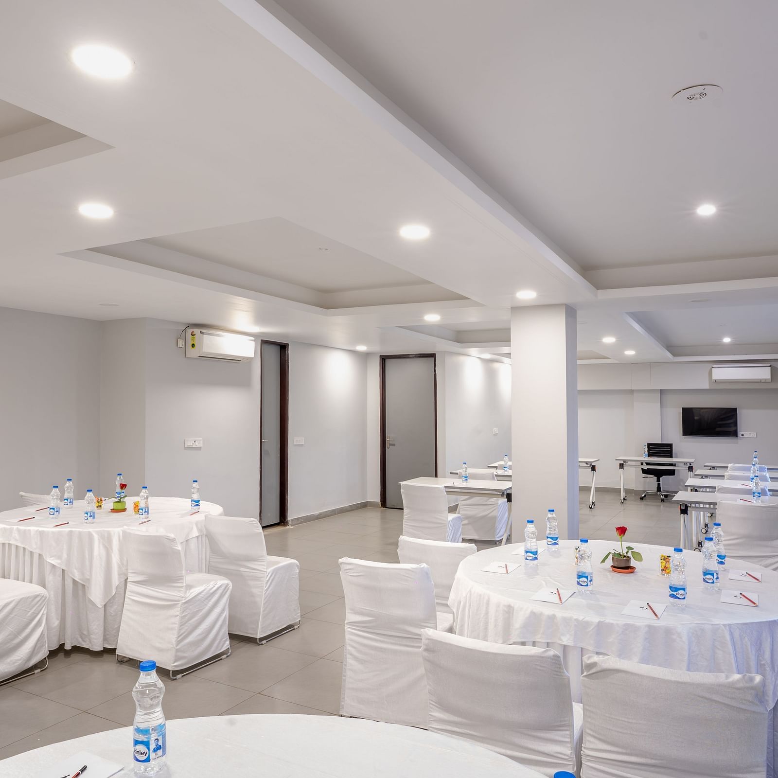 An image of a conference hall | Inde Hotel Golf Course Extension