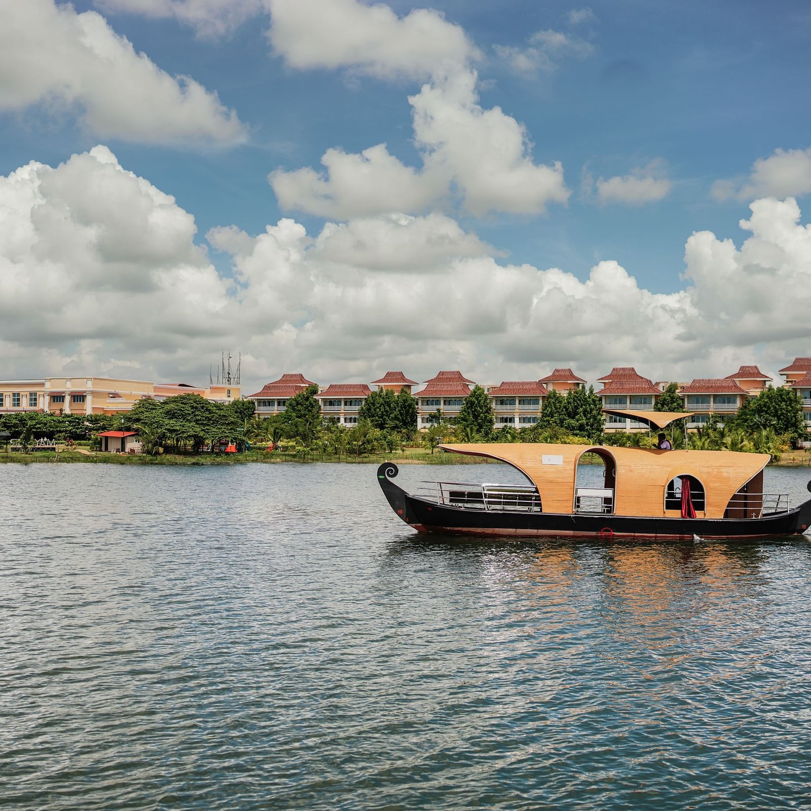 MAYFAIR Lake Resort, Raipur