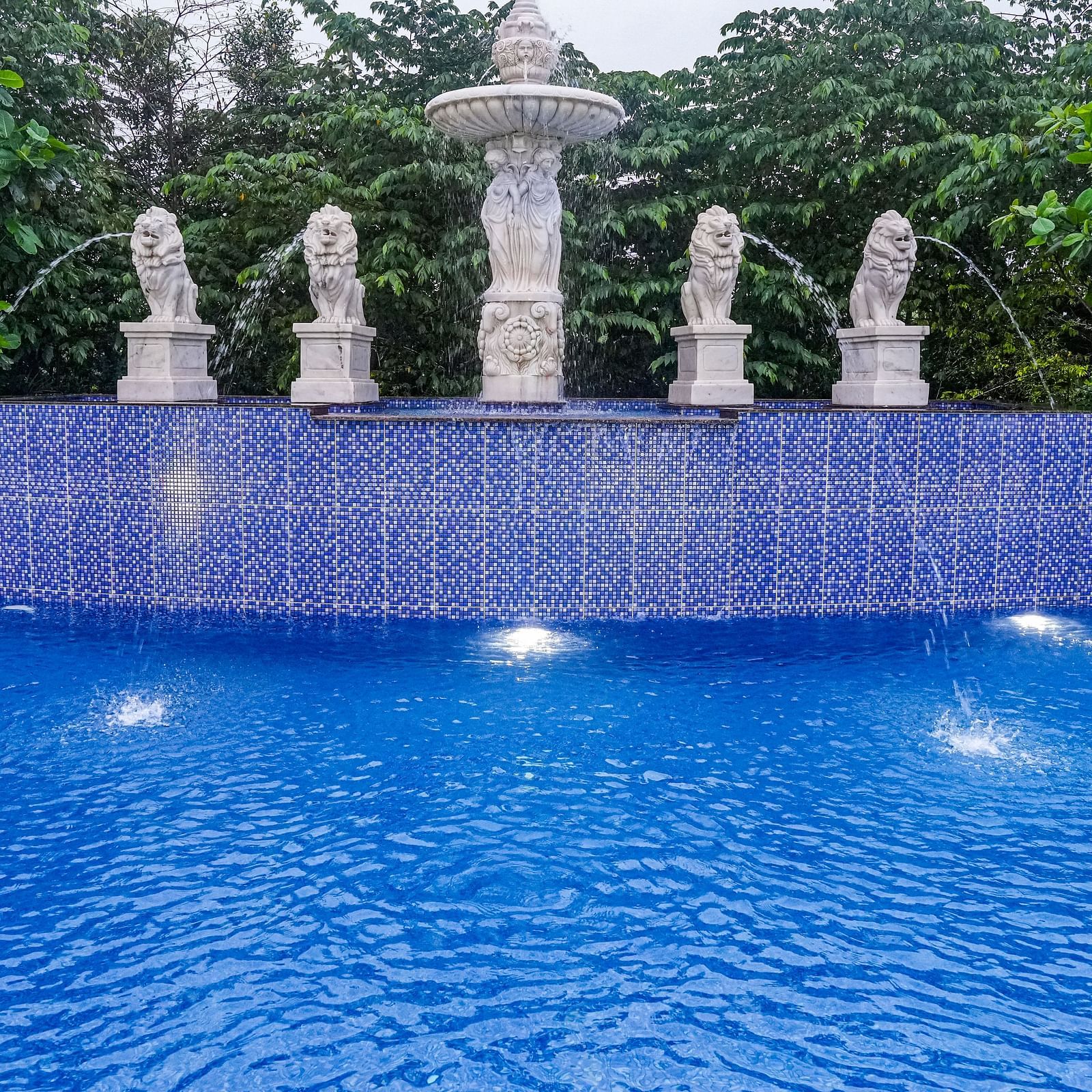   A beautiful fountain at Mayfair Oasis Resort & Convention