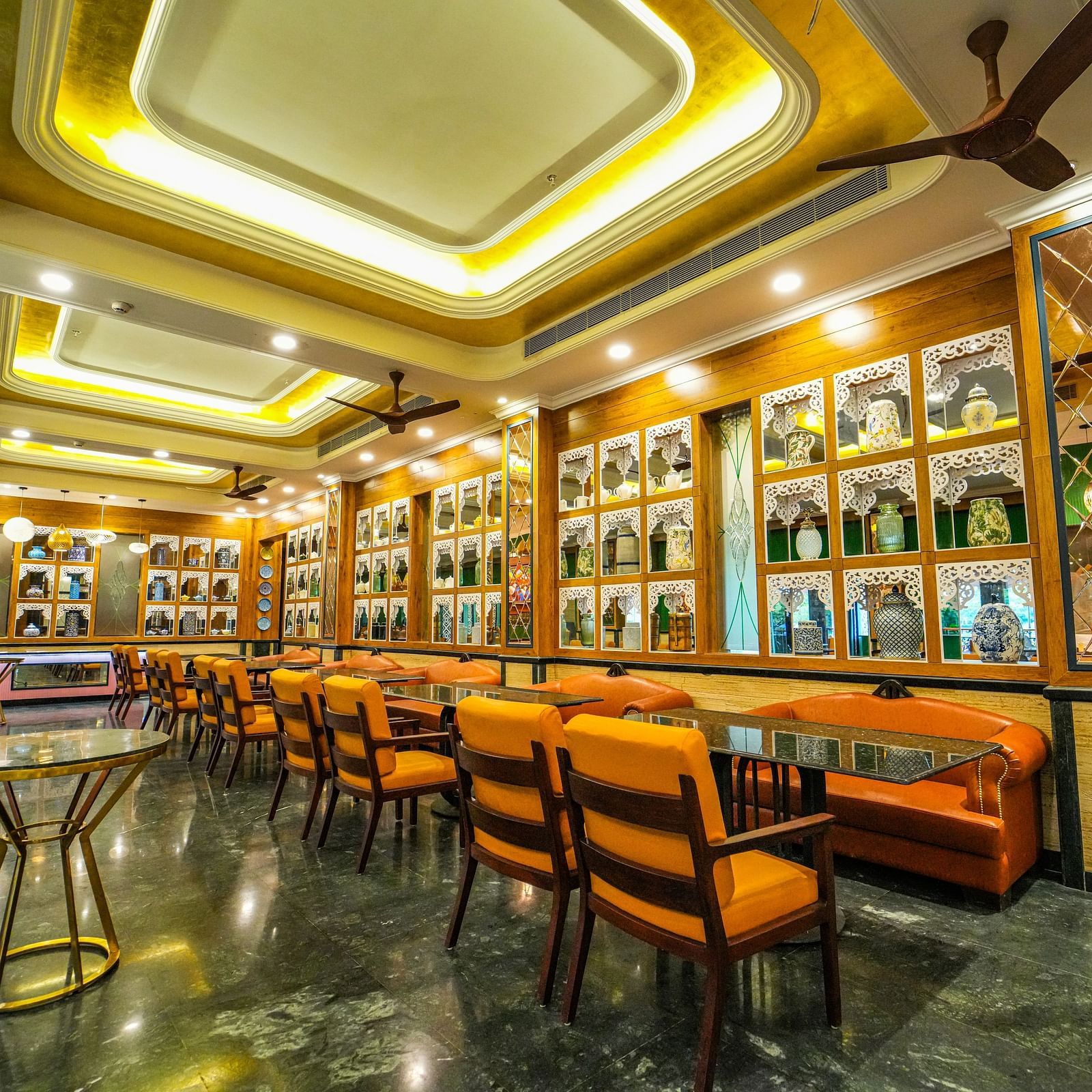 Dining Room at MAYFAIR Oasis Resort & Convention