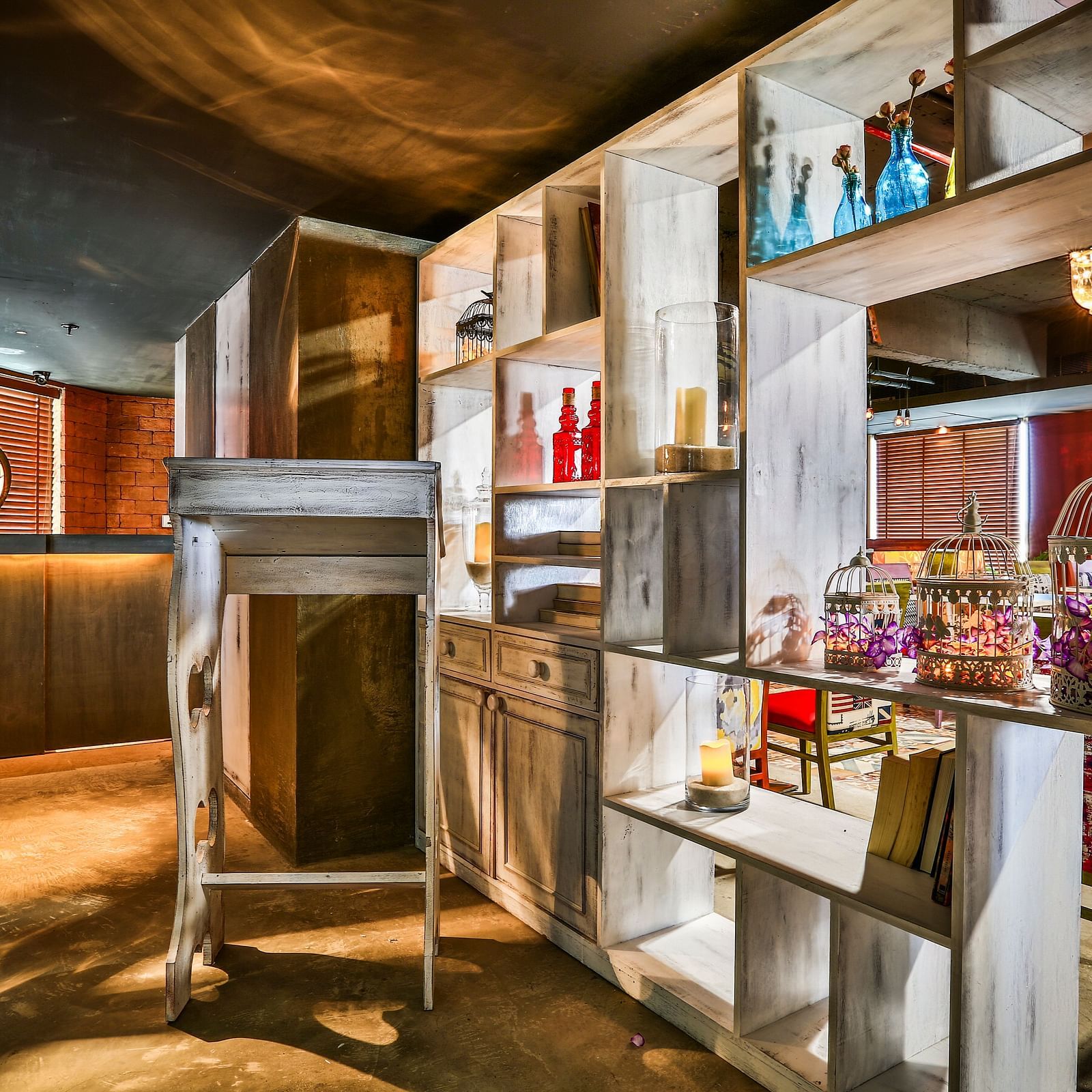 A halogen lamp placed besides a shelf at Indoor seating in the restaurant at T24 Residency, Andheri East, Mumbai