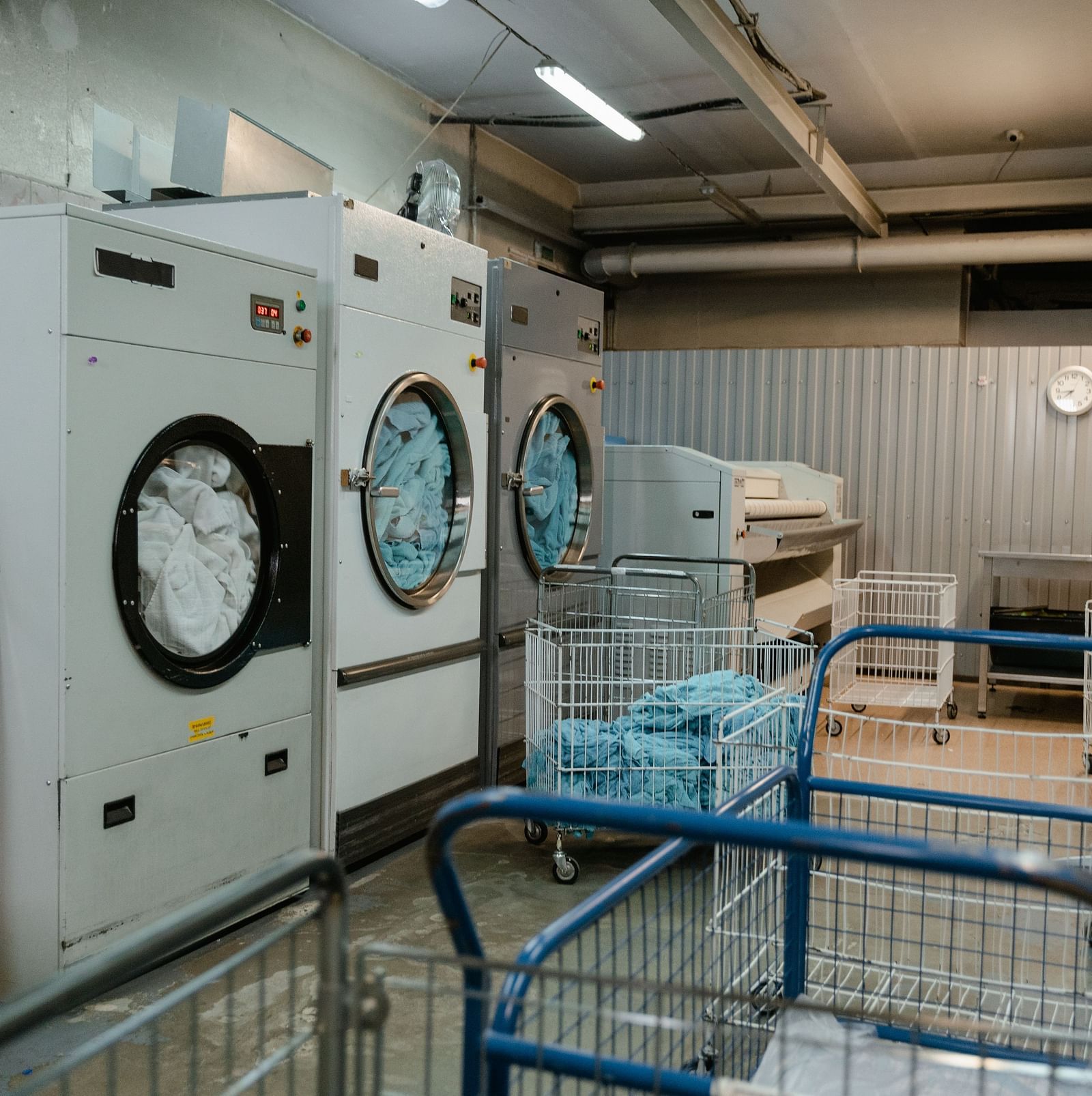 Many washing machines stacked next to each other inside a room - Hotel Pai Vista, KR Road