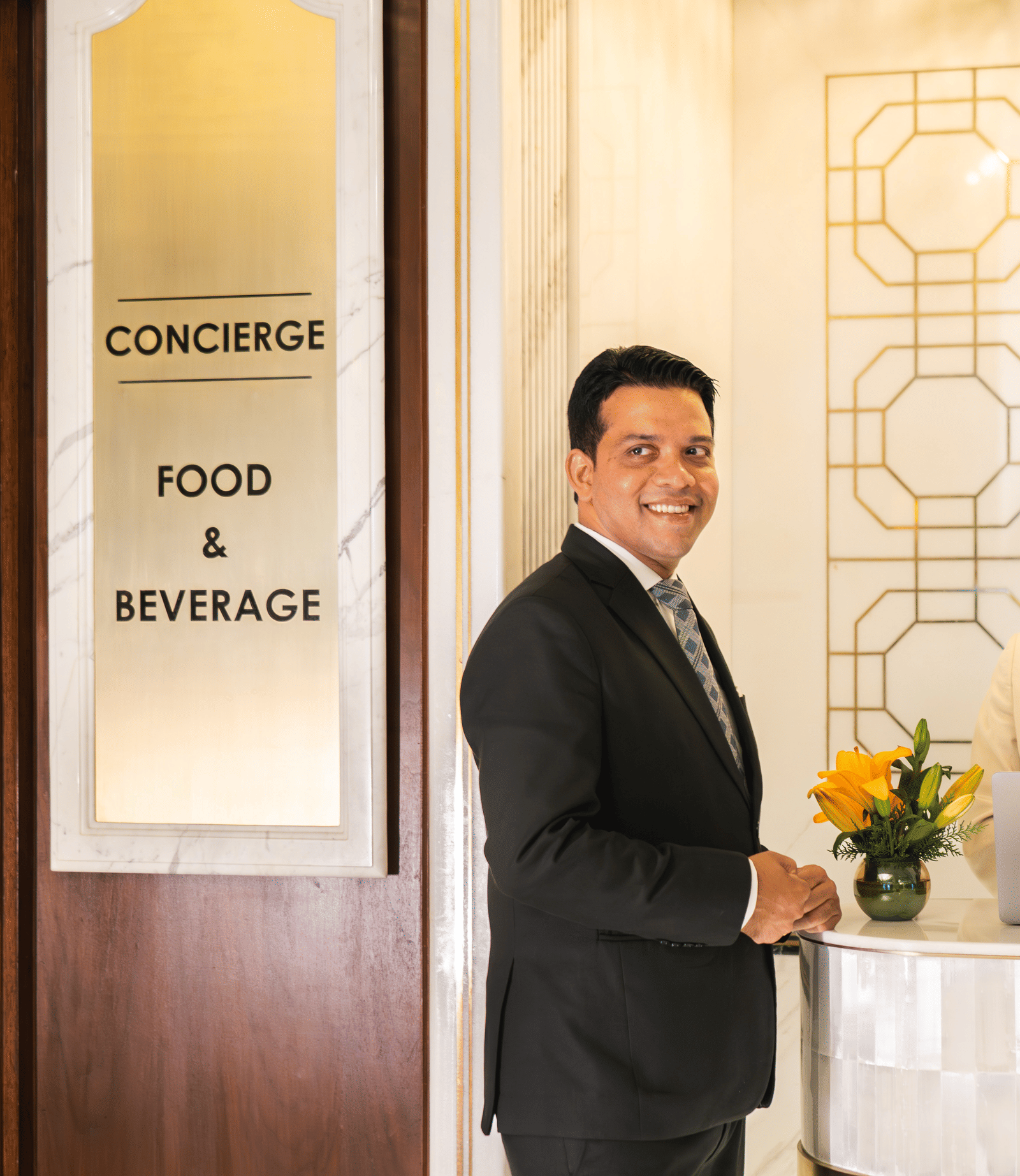 image of people dressed in business formals at logo of the Cinqtuair spa at The Claridges New Delhi