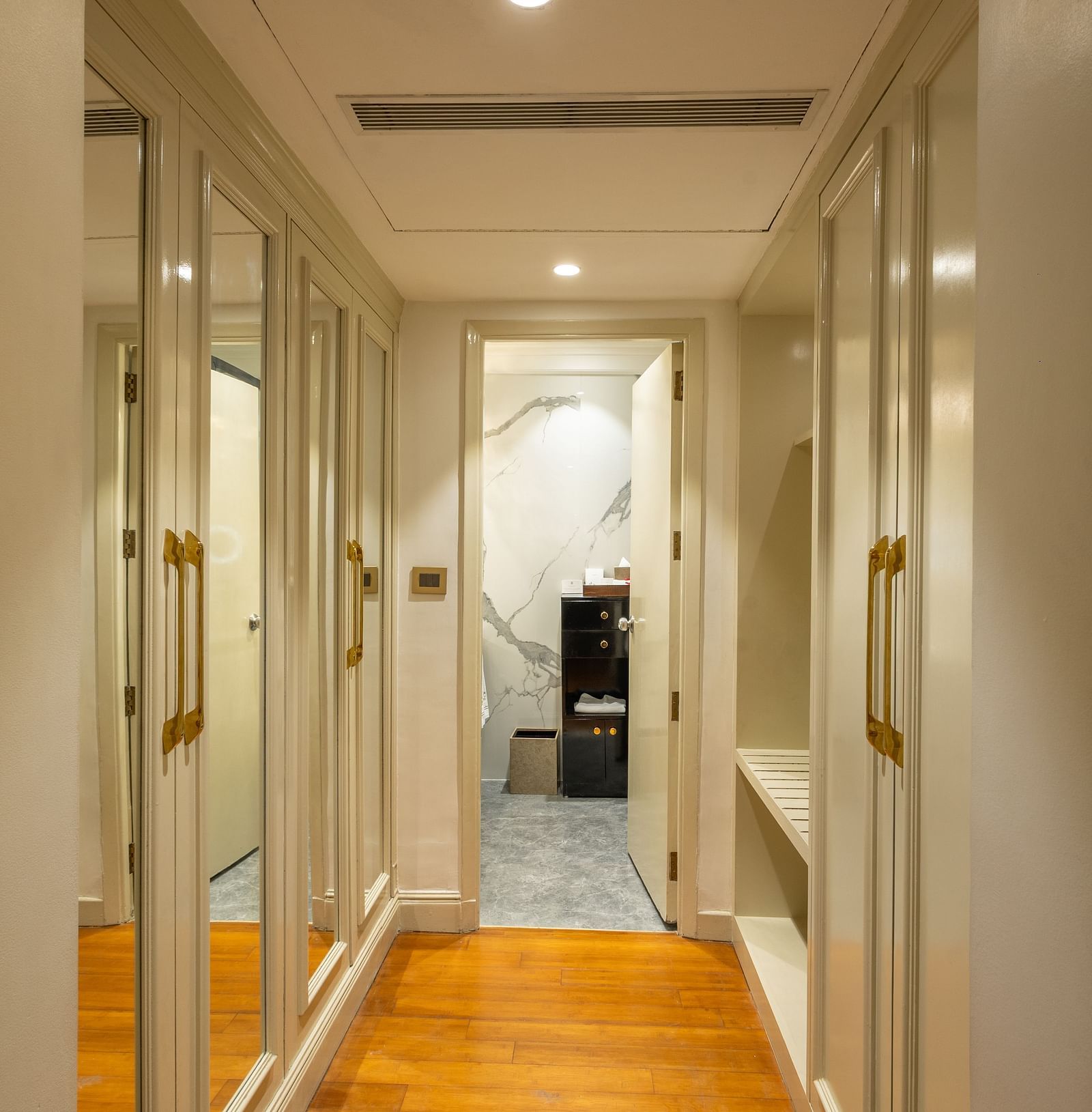 Superior King Bed Room at The Claridges New Delhi, featuring an entryway leading to the wardrobe area