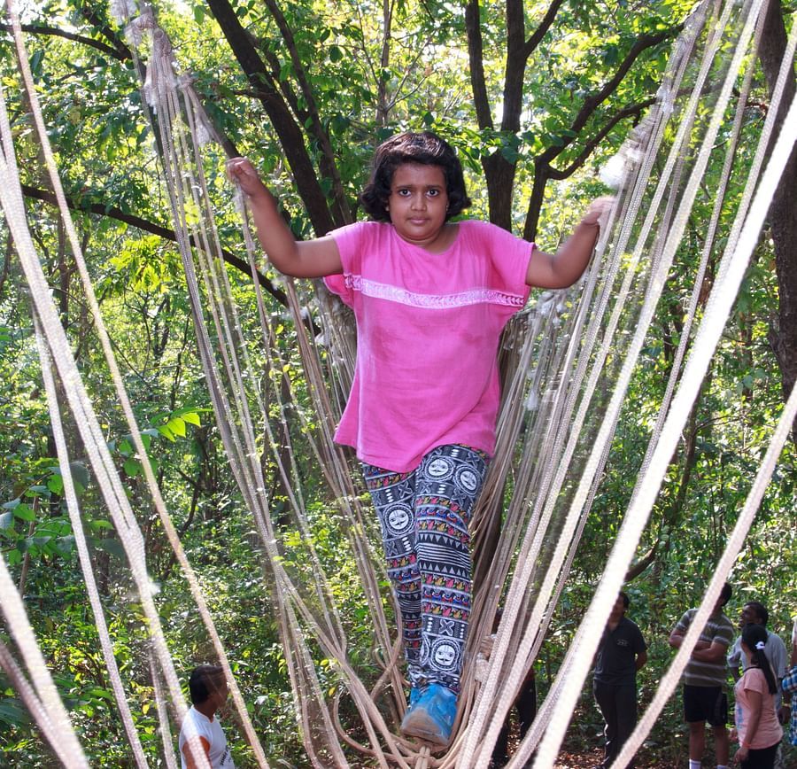 alt-text Burma Bridge - Durshet