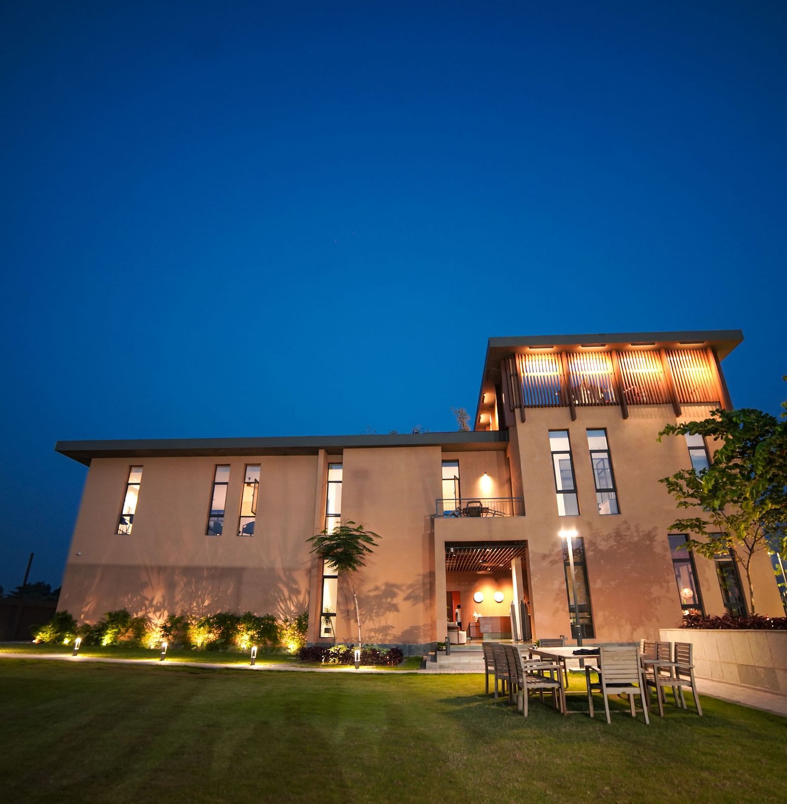 Facade of Singalila Club at night