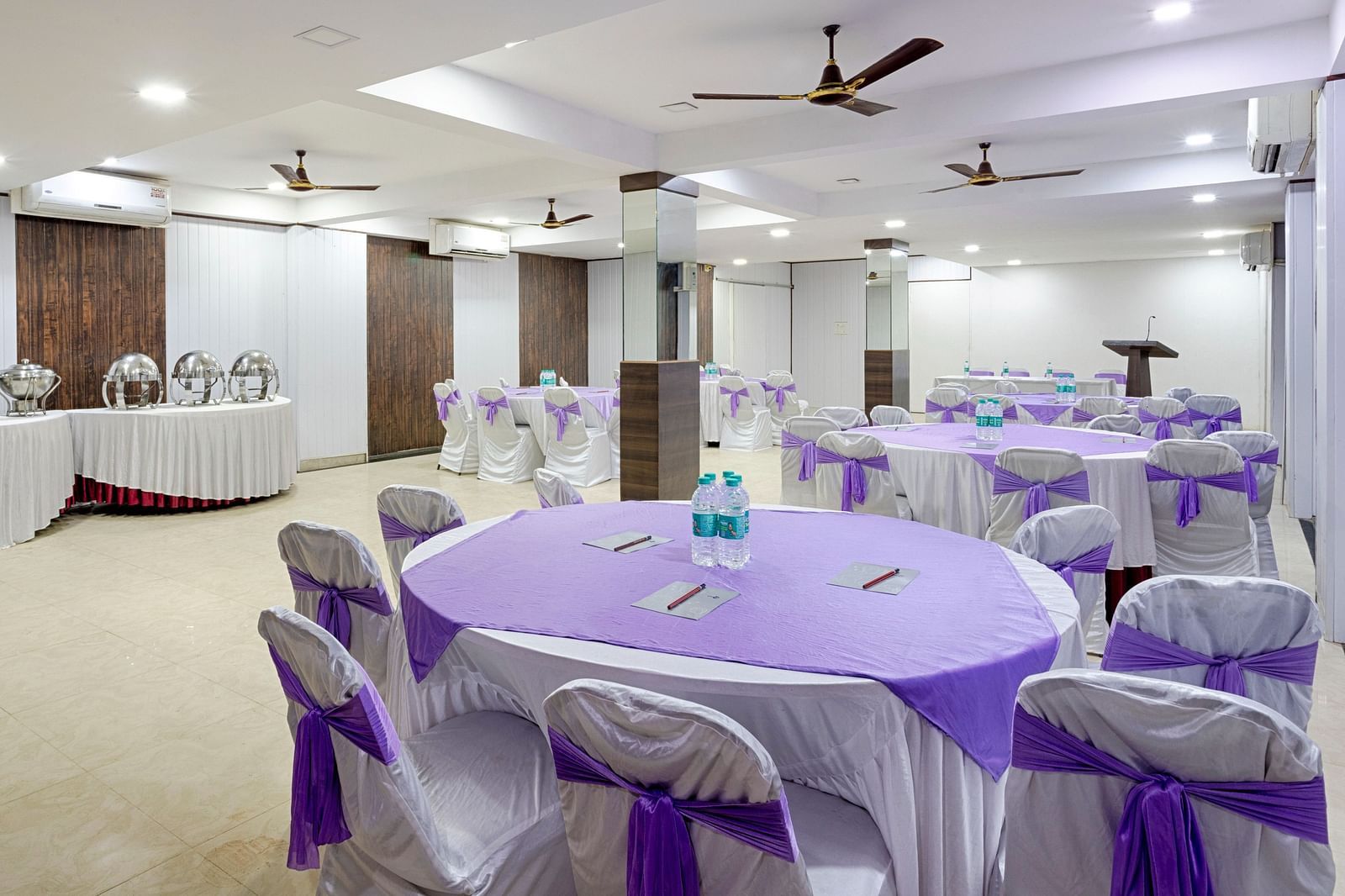 Banquet hall 