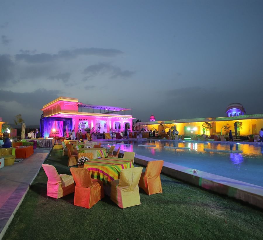 the outside lawn decorated for a party by the swimming pool - Buena Vista