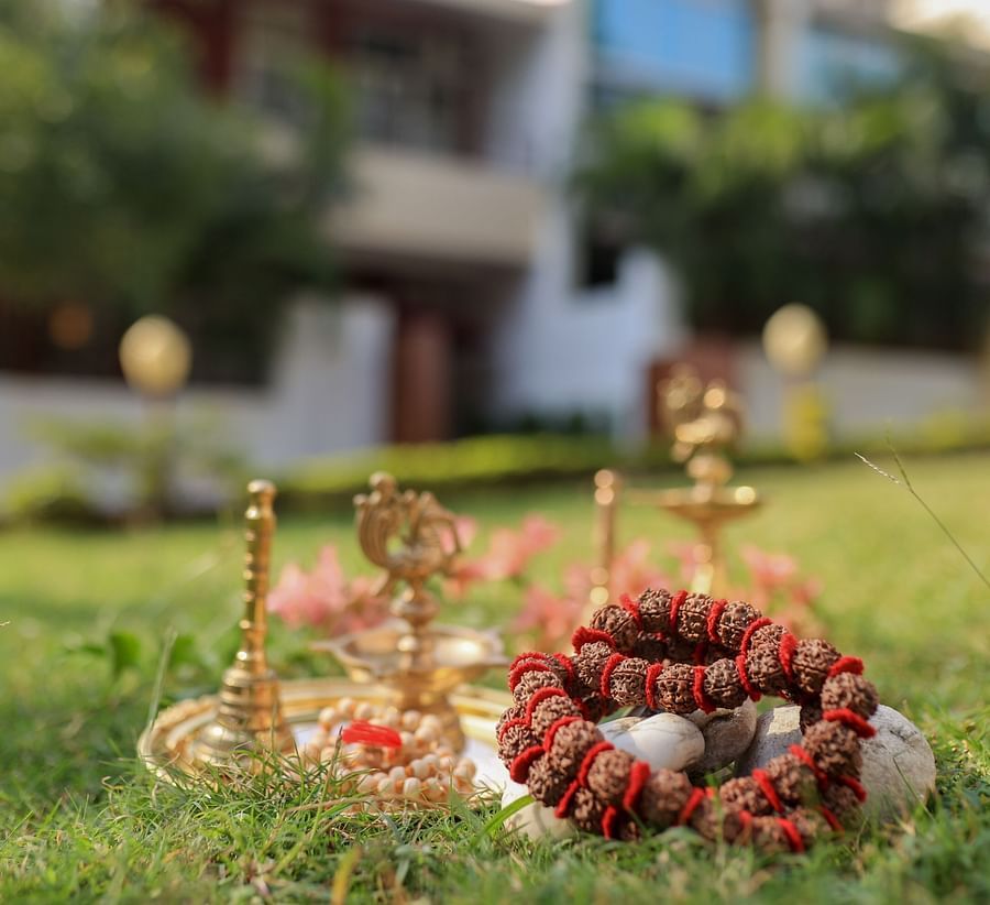 alt-text cultural items placed on the Garden 1 - Lamrin Boutique Cottages Rishikesh