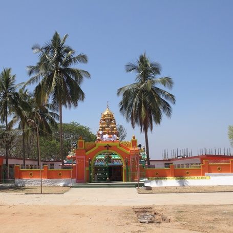 Bheemanakolli Mahadeshwara Temple with palm trees.