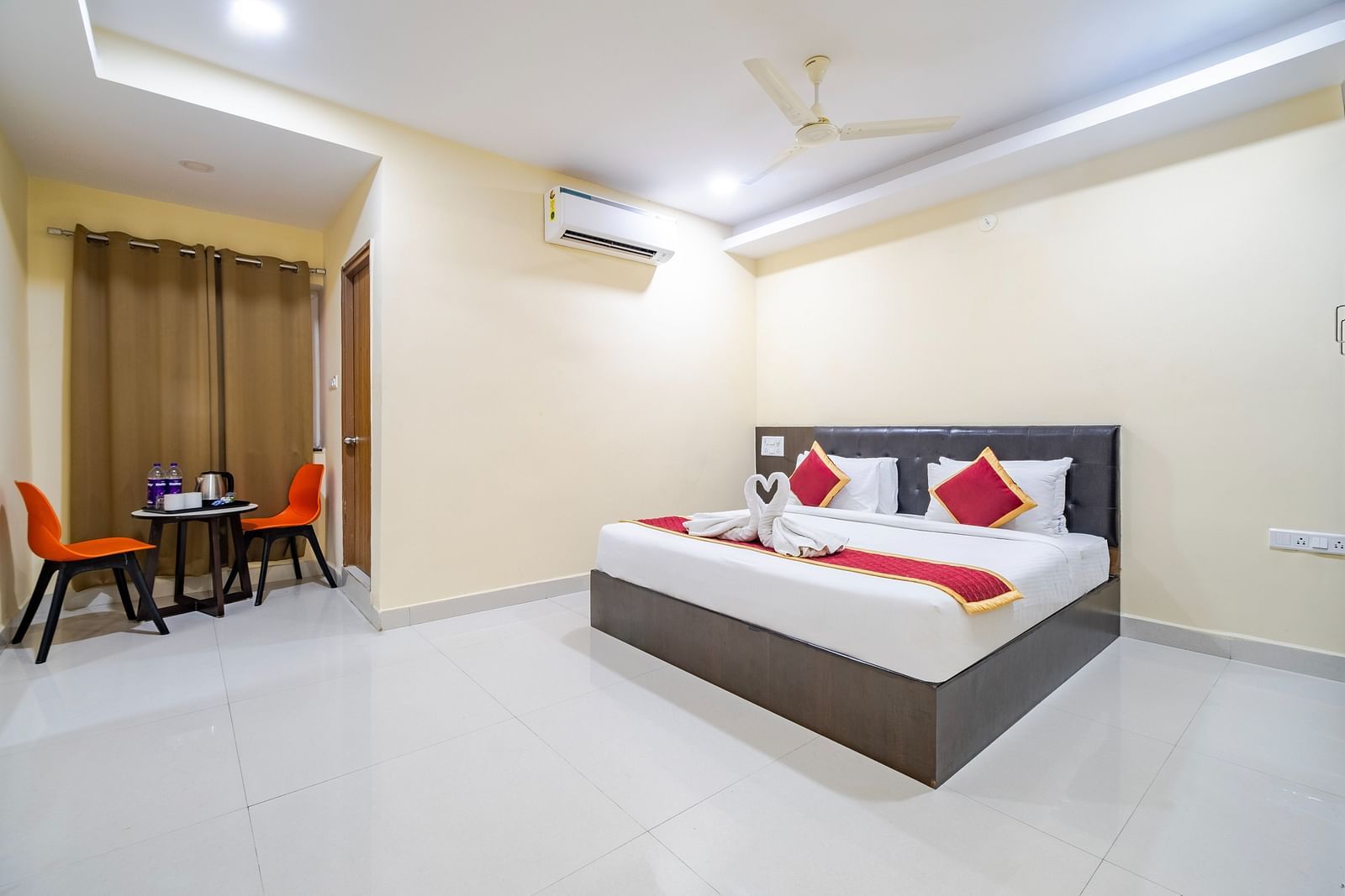 Executive room view with a cosy bed, two chairs and a table in the corner at Lemonridge Hotels