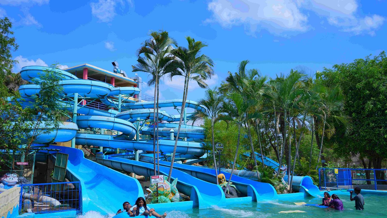 An overview of the many rides in the waterpark - Diamond Parks, Pune 