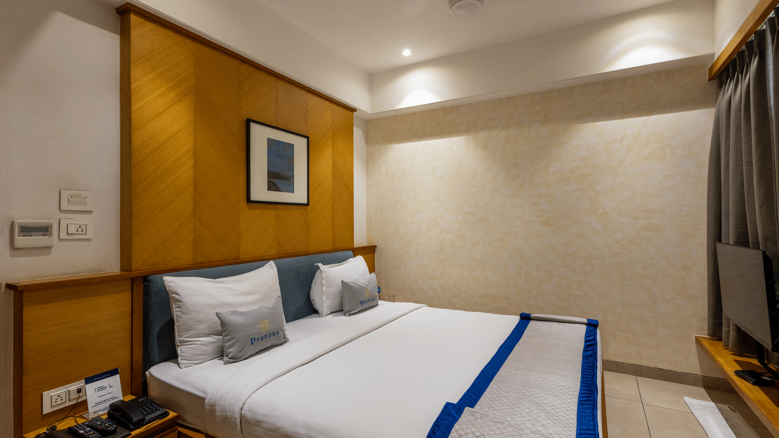 Queen size bed situated in the centre of a Premium Room at Pravasa Stay Vijay Nagar, Indore.