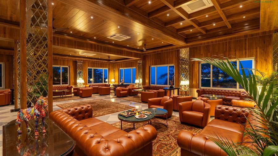 Baron and Baroness Lounge 2