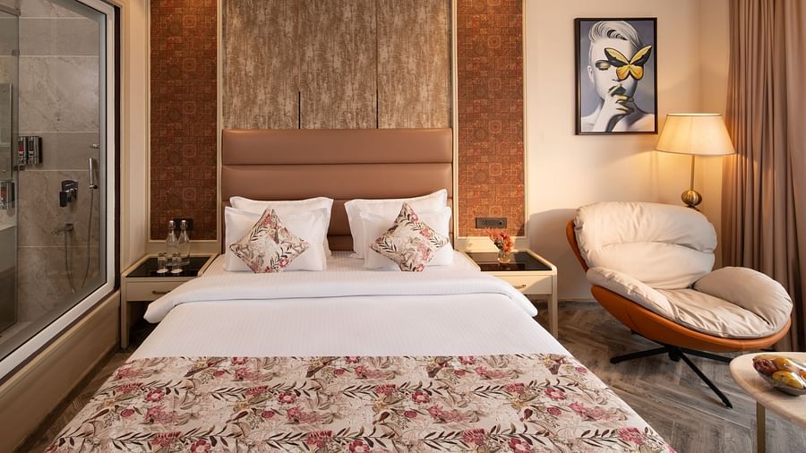 an image of a bedroom with a portrait at Mountoria Retreat, Naukuchiatal 
