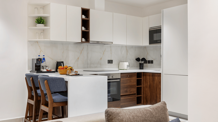 pelican accra rooms premier suite 001