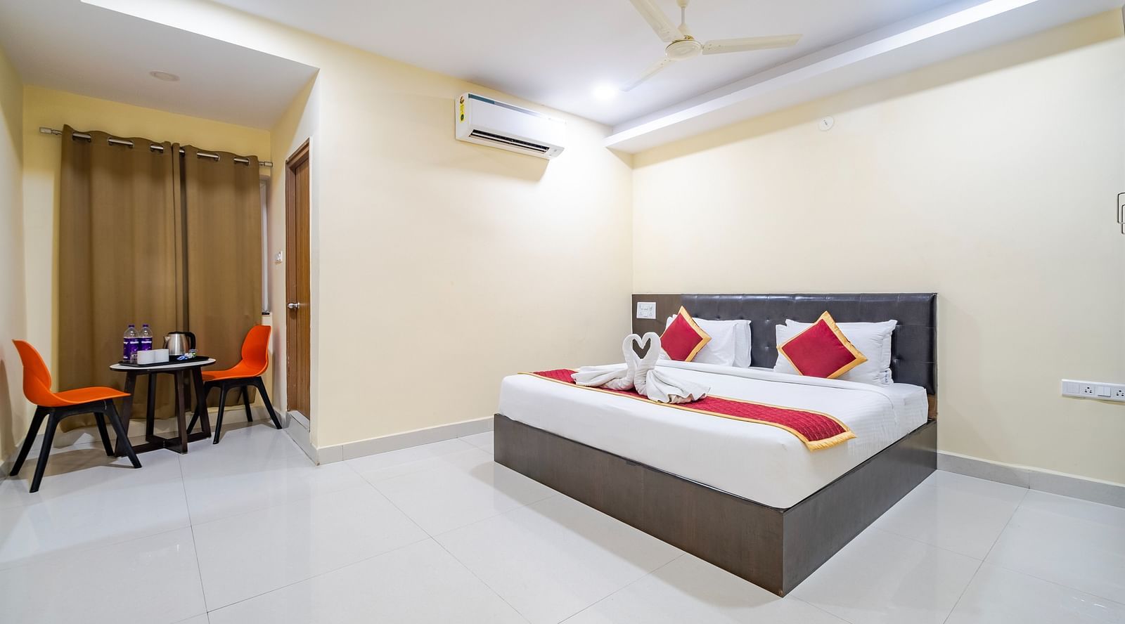 Executive room view with a cosy bed, two chairs and a table in the corner at Lemonridge Hotels