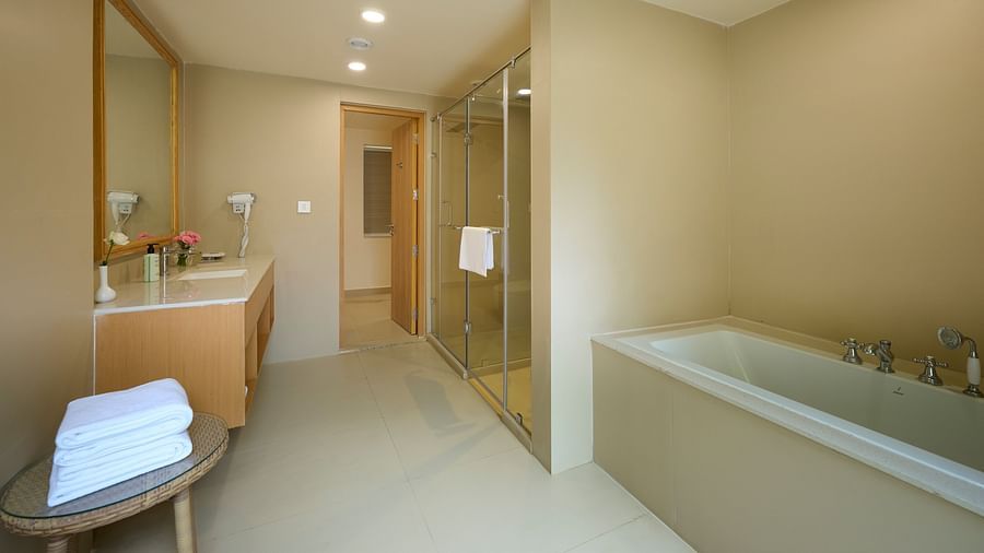 a bathtub in the Bathroom of one of the accomodations at ABN Sarovar Portico, Jim Corbett