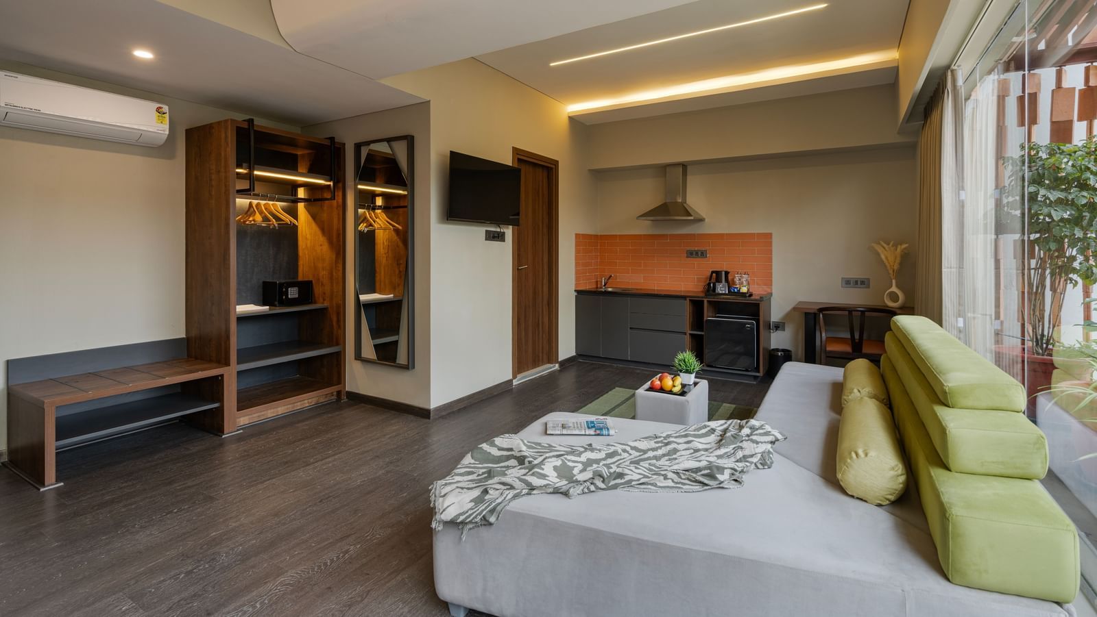 Spacious Tangelos Room accommodating up to four adults and a child, perfect for families or groups. Well lit and warm ambiance.