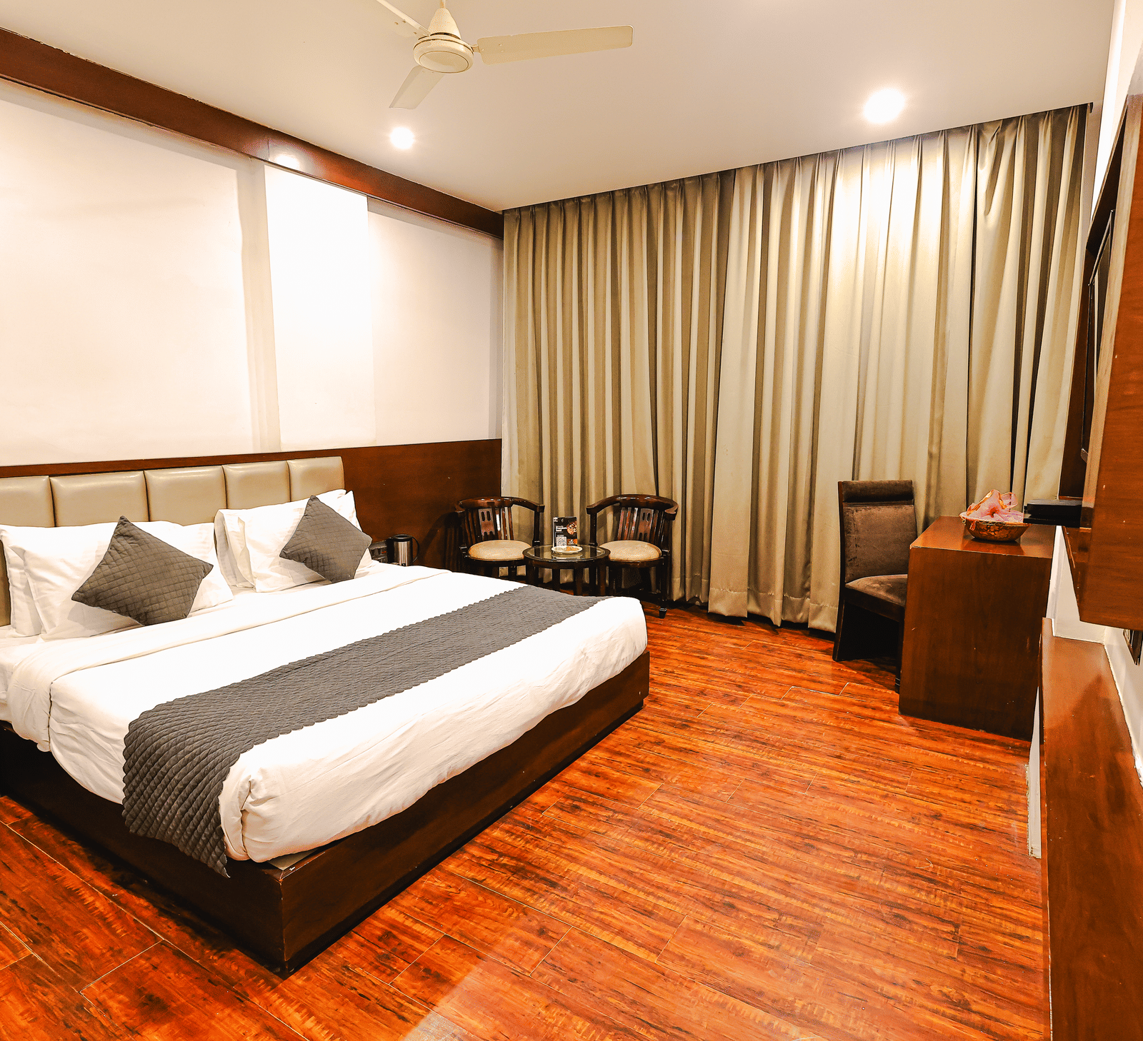 ROYAL EXECUTIVE ROOM2567