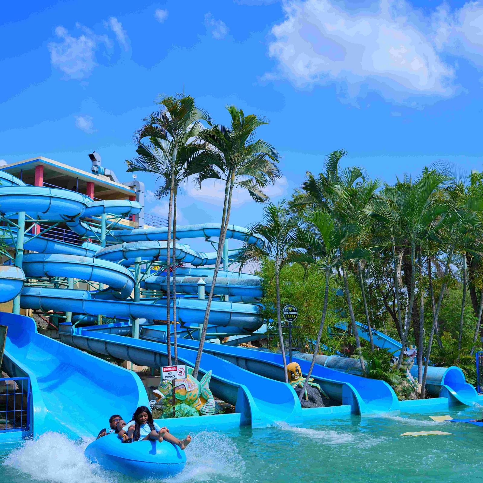 An overview of the many rides in the waterpark - Diamond Parks, Pune 