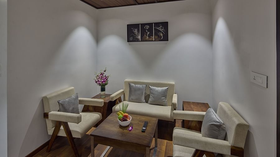 The living room with sofas in the suite at Grand Continent - A Sarovar Premiere Affiliate Hotel, Hosur