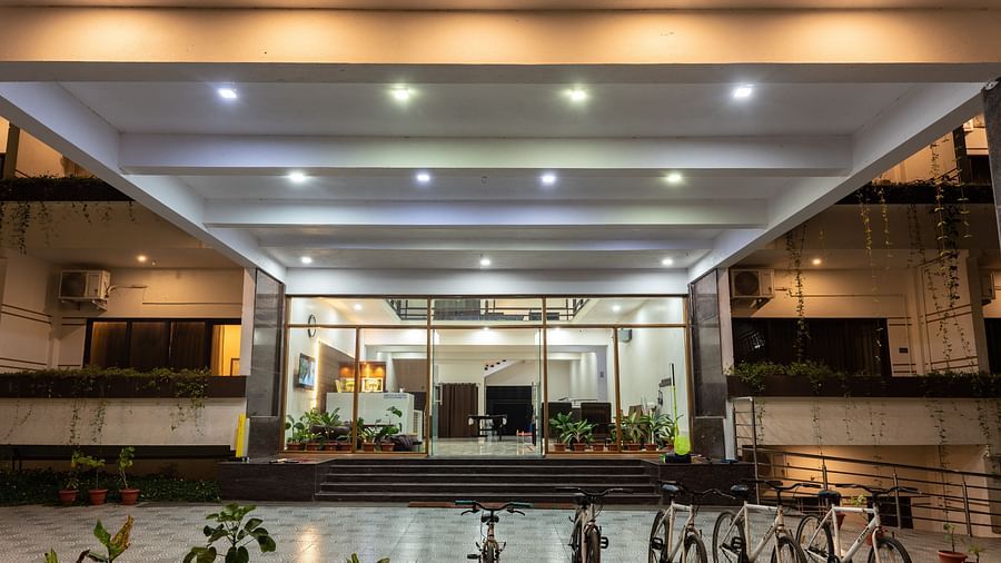 Entrance of the indoor sports room - Mastiff Select Terrain