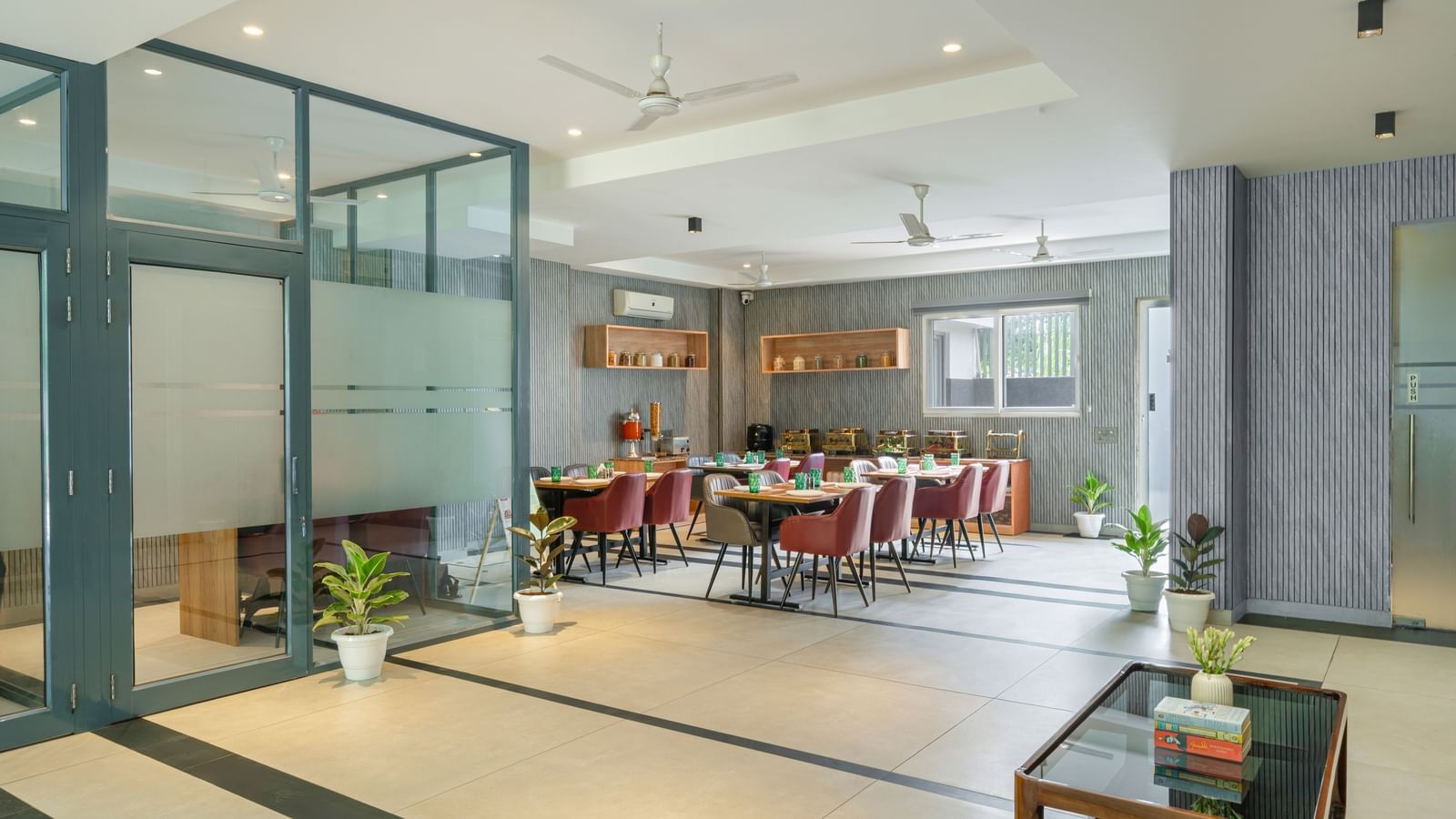 Multi-cuisine restaurant at Lime Tree Hotels Ystays Greater Noida