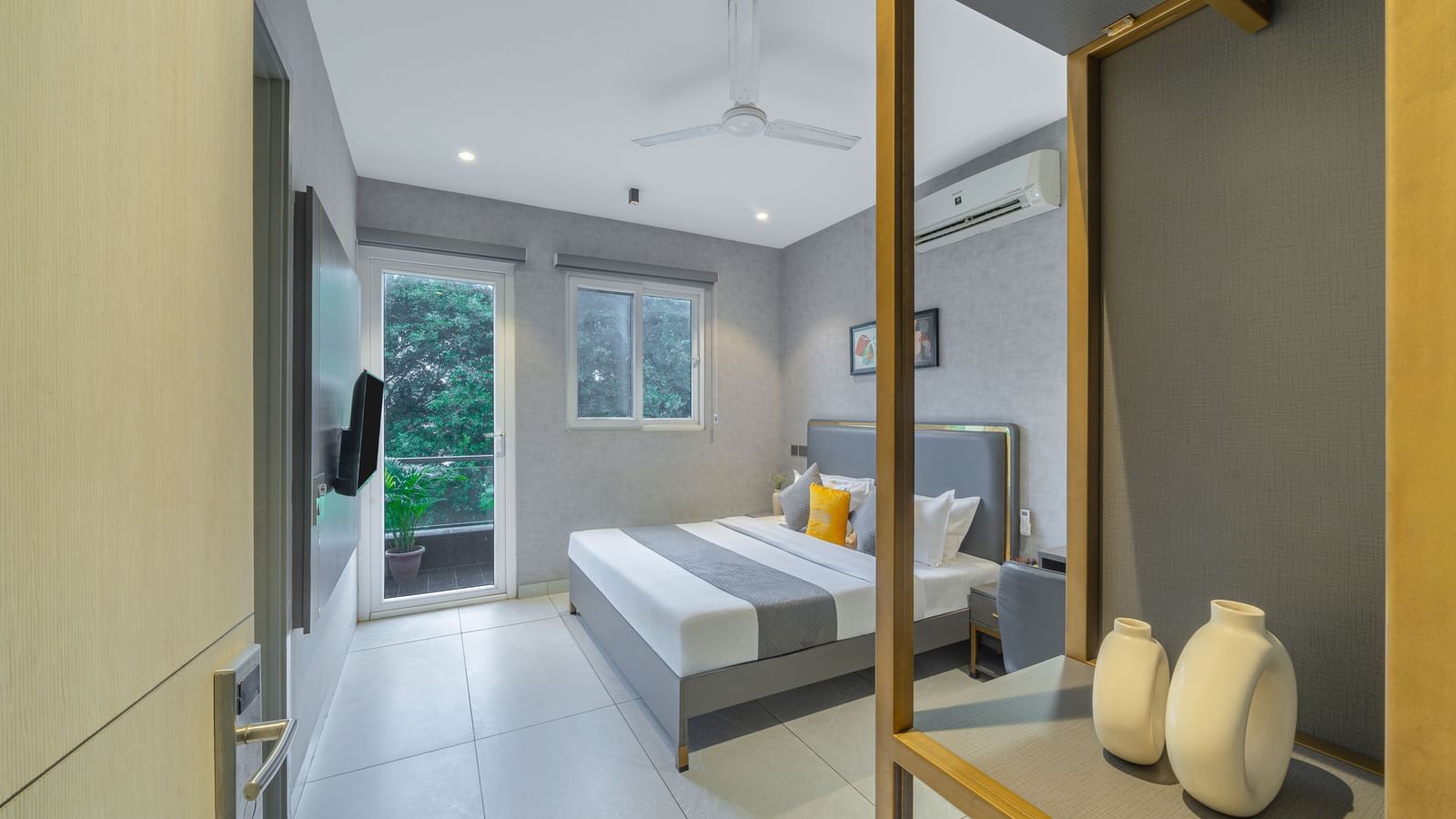 Comfortable accommodation at Lime Tree Hotels Ystays Greater Noida with all amenities