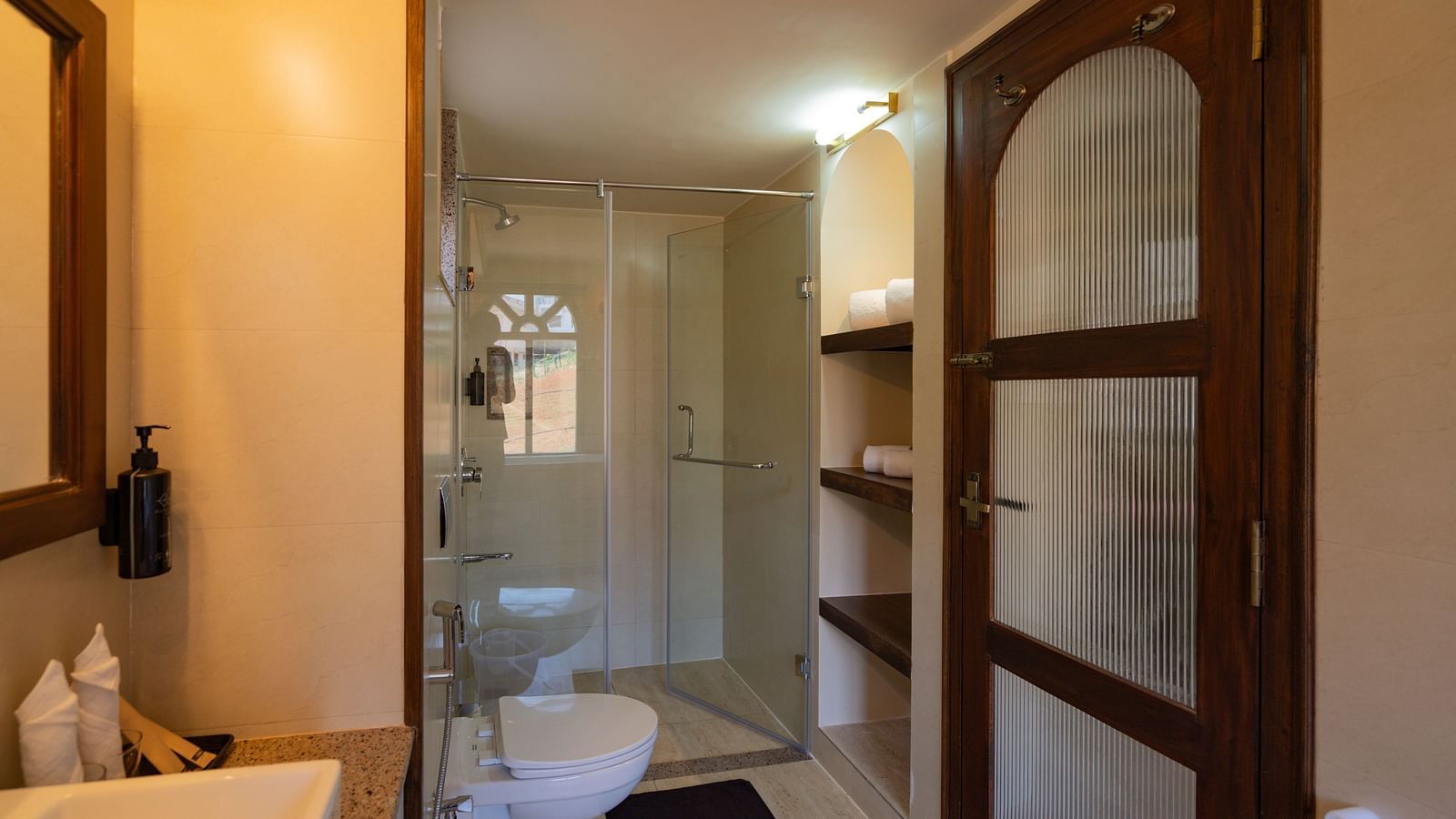 Overview of the bathroom inside junior suite | Mango Hill Shola Ooty