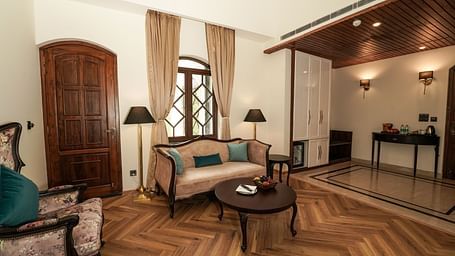 Seating area with a sofa in the living room at INFINITEA Dak Bungalow, Palampur