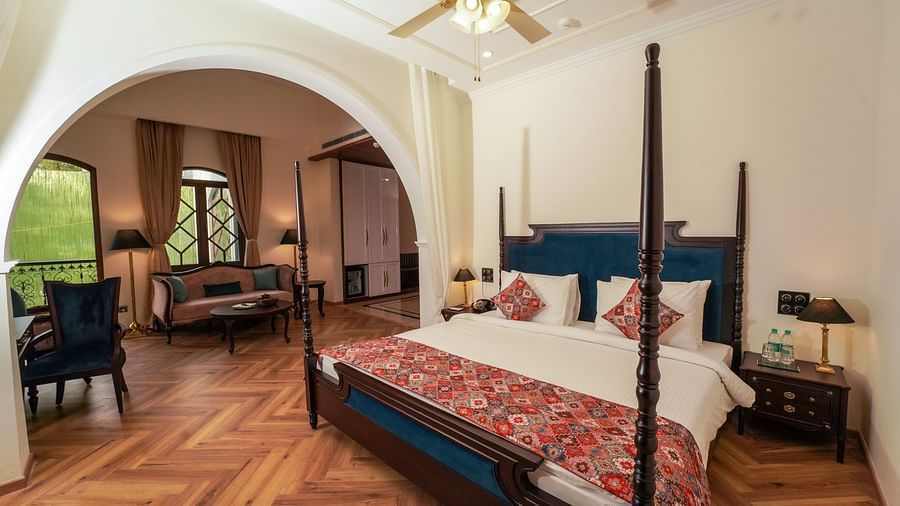 Bedroom at INFINITEA Dak Bungalow, Palampur with a double bed