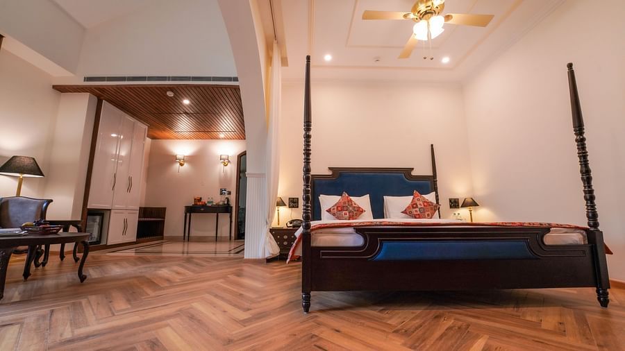 Bedroom at INFINITEA Dak Bungalow, Palampur with a double bed