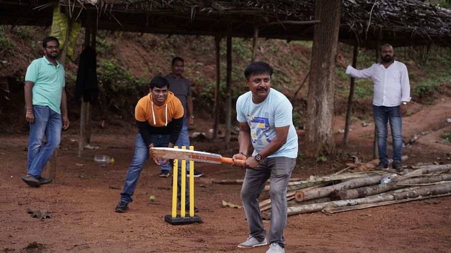A group of people at Ravishing Retreat playing cricket 