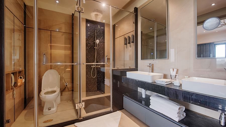 executive bath room (1)