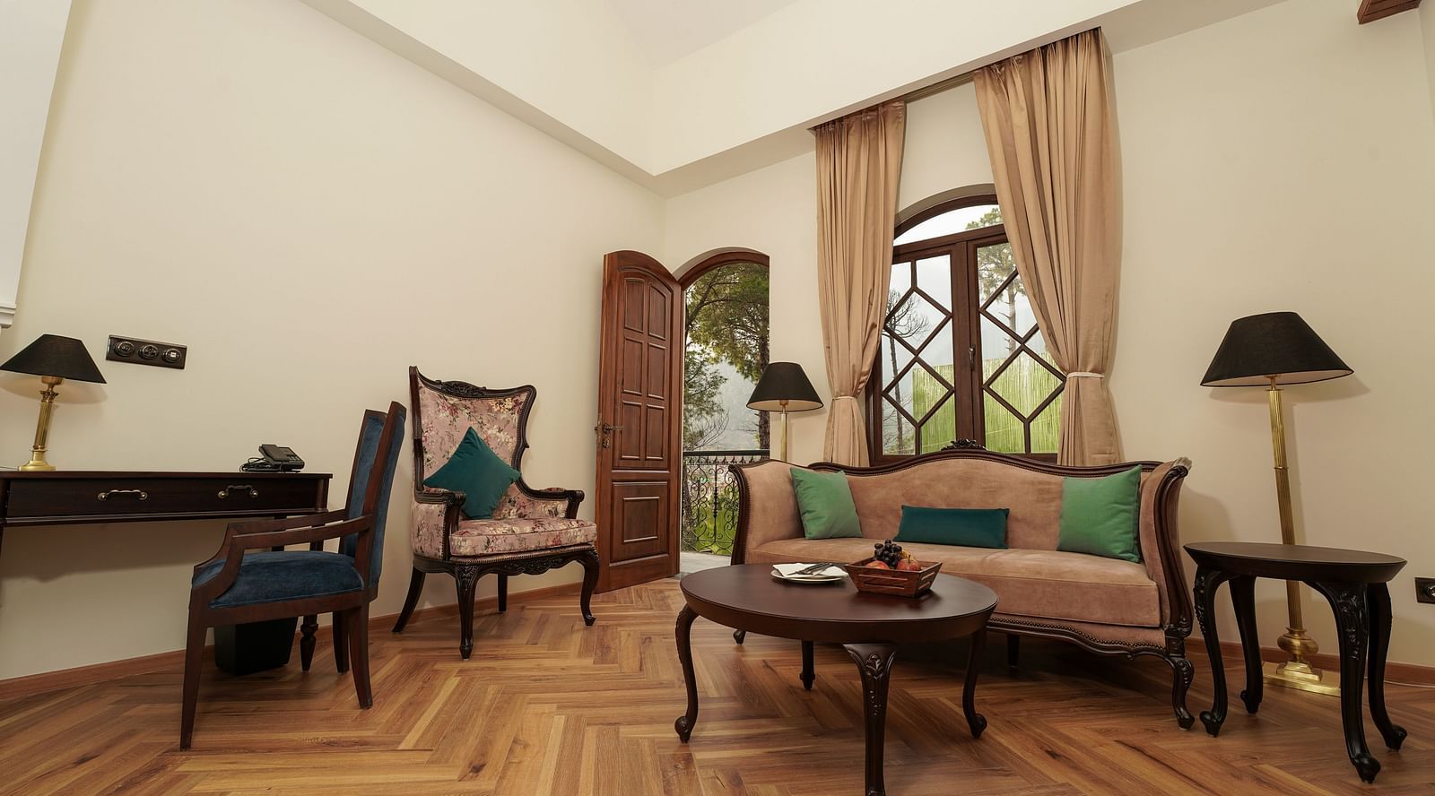 Seating area with a sofa in the living room at INFINITEA Dak Bungalow, Palampur