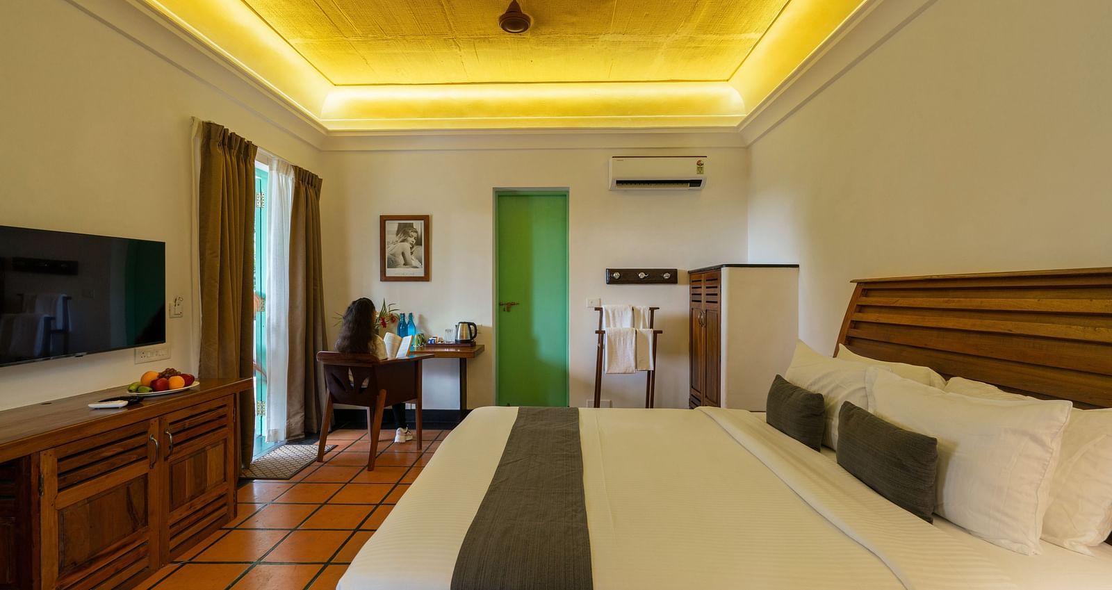 Suite Bedroom with a bed, table and a TV.